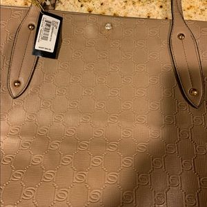 Shoulder bag for a women.